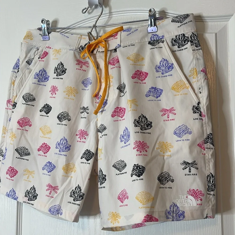 The North Face Class V Ripstop Boardshorts White Campfire Print Size 36 / Large